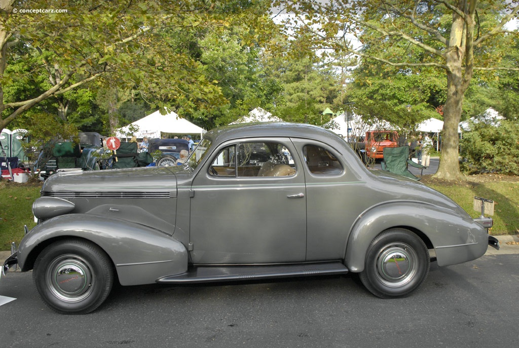 Pontiac De Luxe six coupe