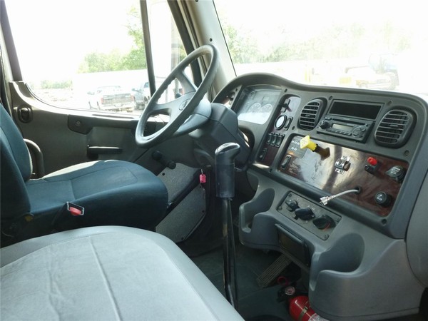 Freightliner Business Class M2 106