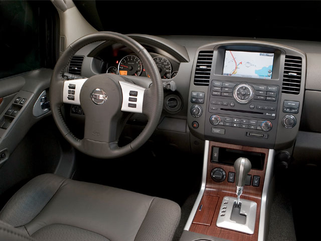 Nissan Pathfinder V8