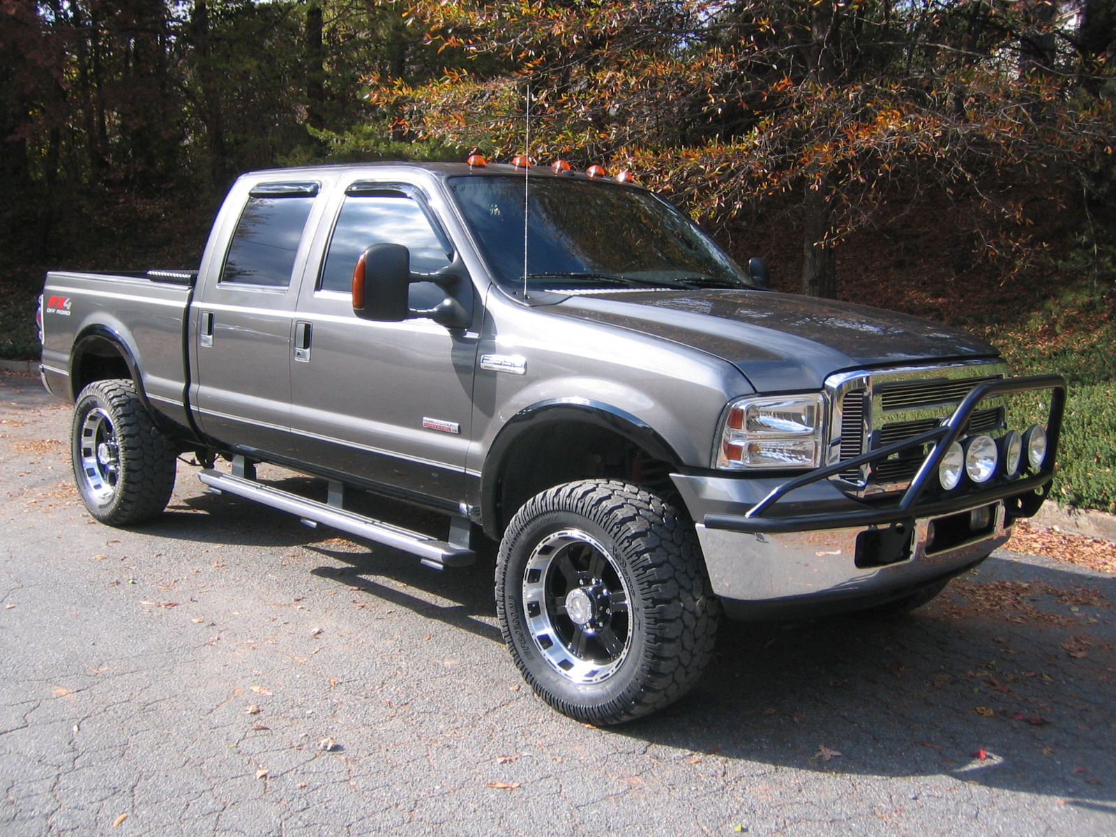 Ford F-350 XLT Super Duty crew cab