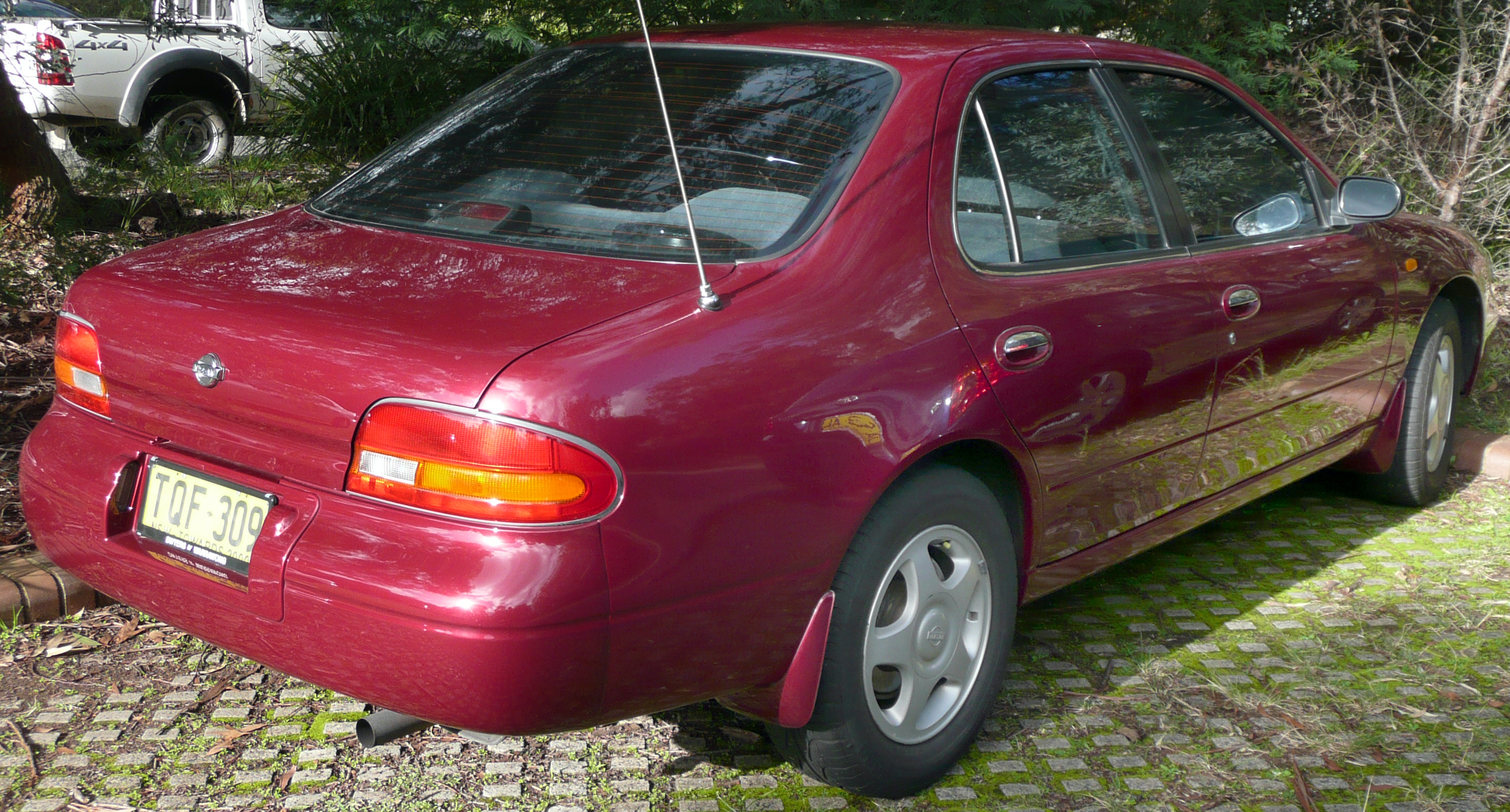 Nissan Bluebird LX 16