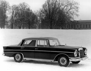 Mercedes-Benz 230 SE