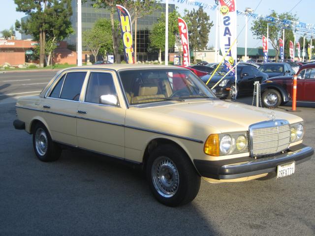 Mercedes-Benz 300 D sedan