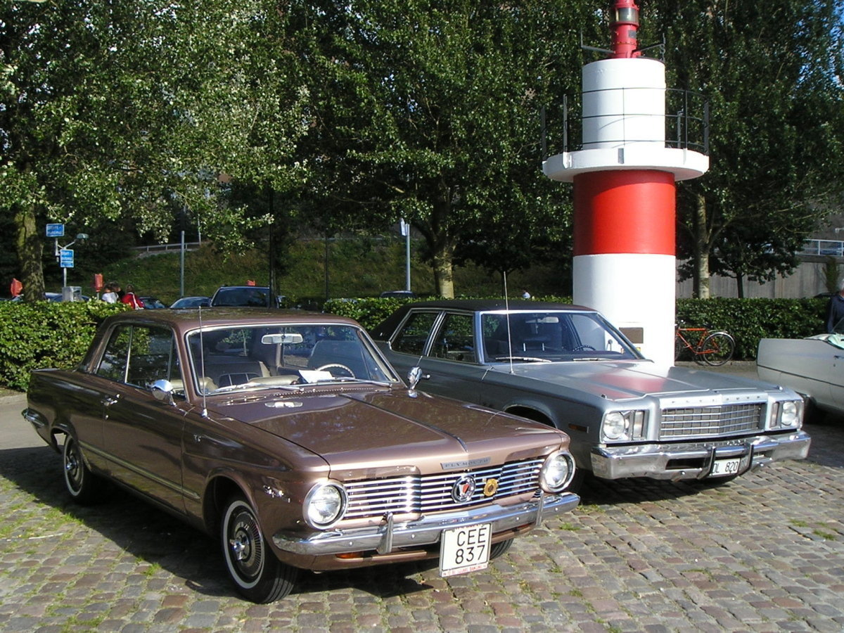 Plymouth Valiant Signet 2dr
