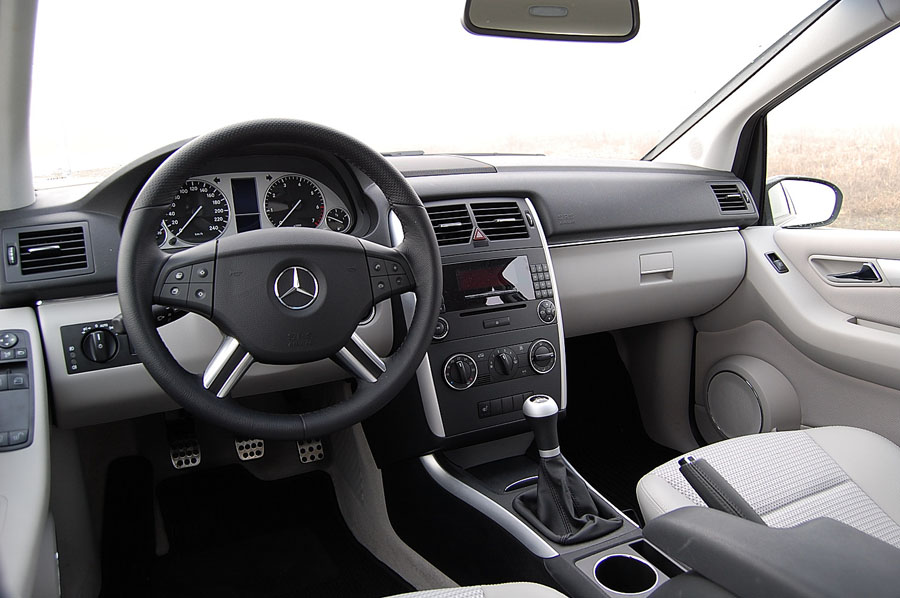 Mercedes-Benz E 320 hearse