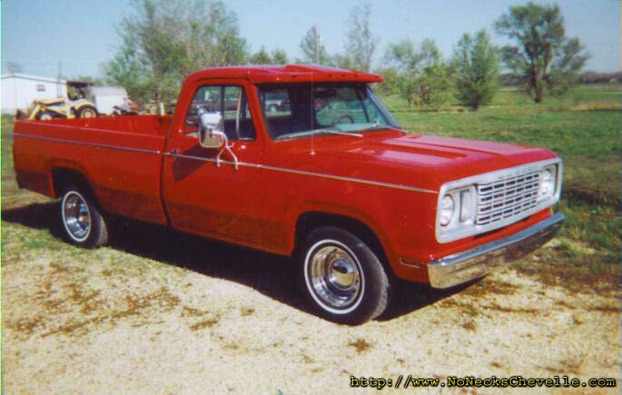 Dodge D-100