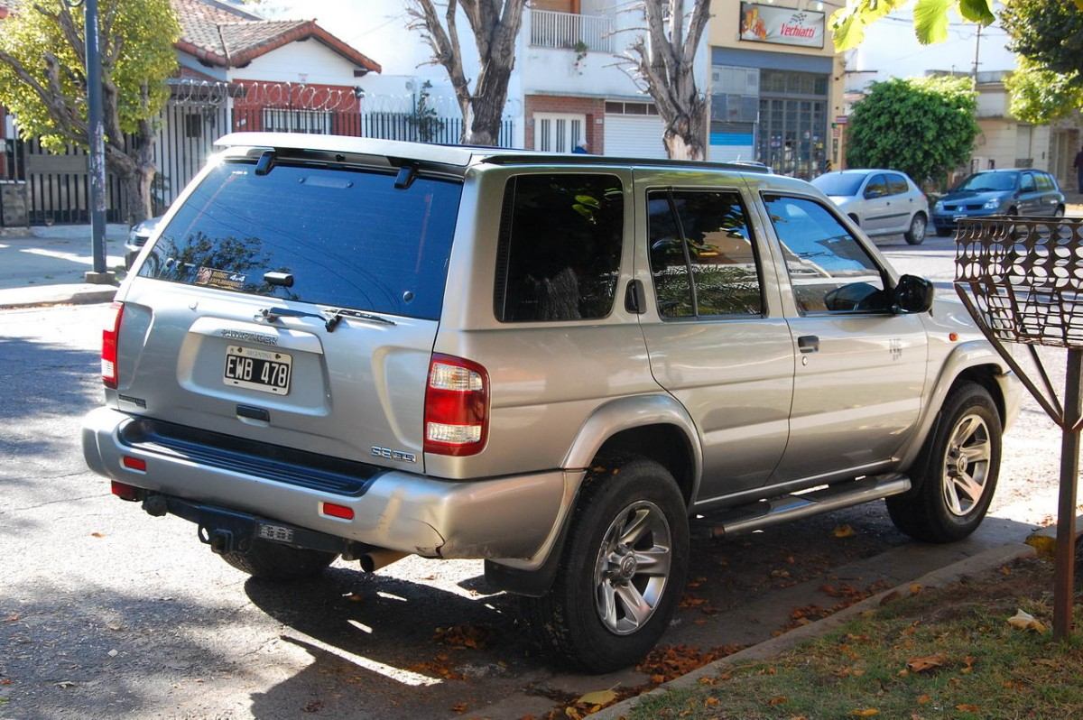 Nissan Pathfinder SE 35