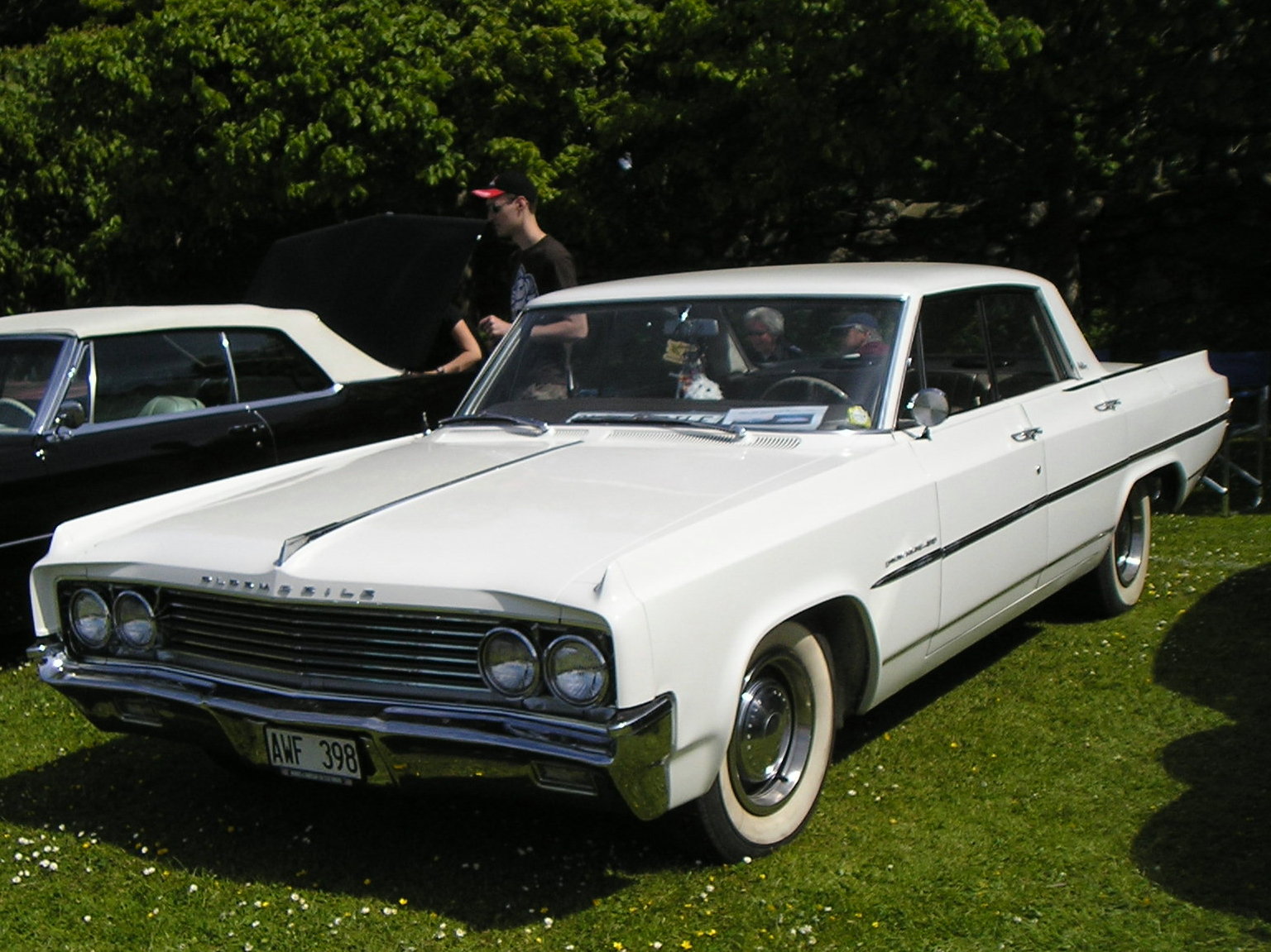 Oldsmobile Dynamic 88 2dr HT