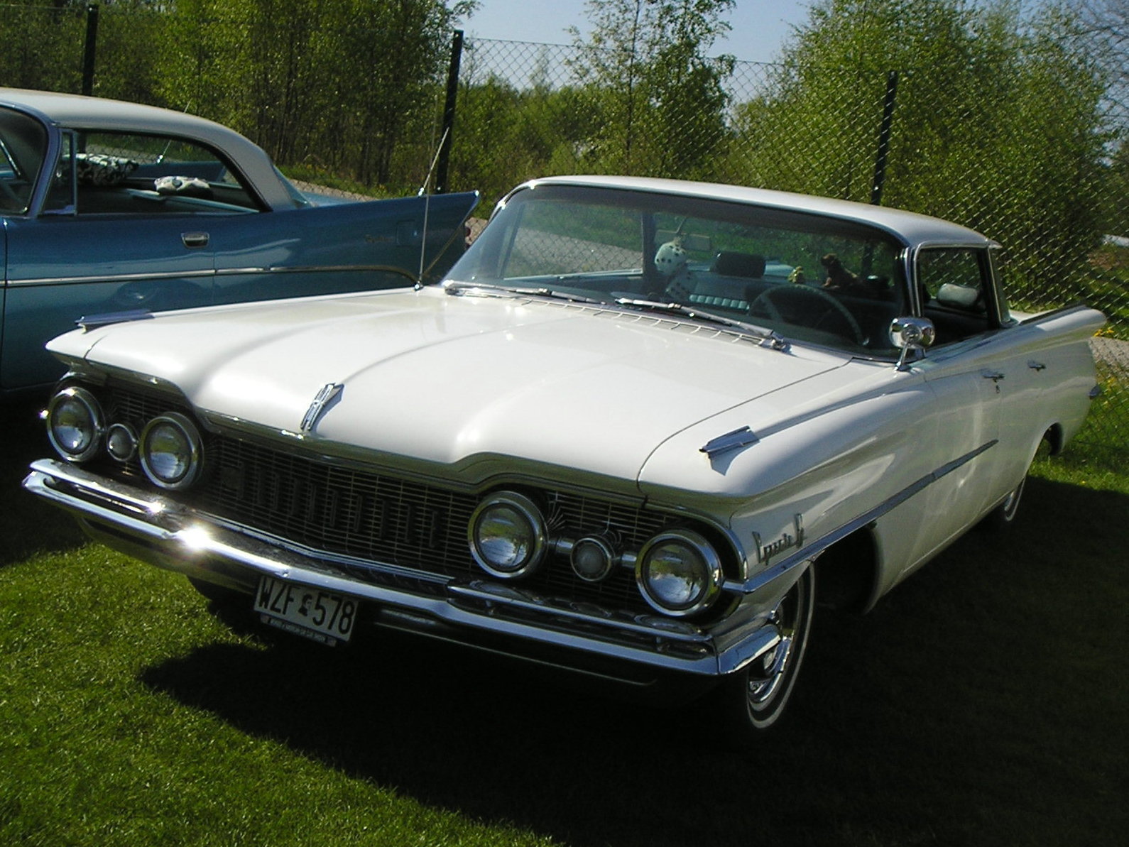 Oldsmobile 88 4dr HT