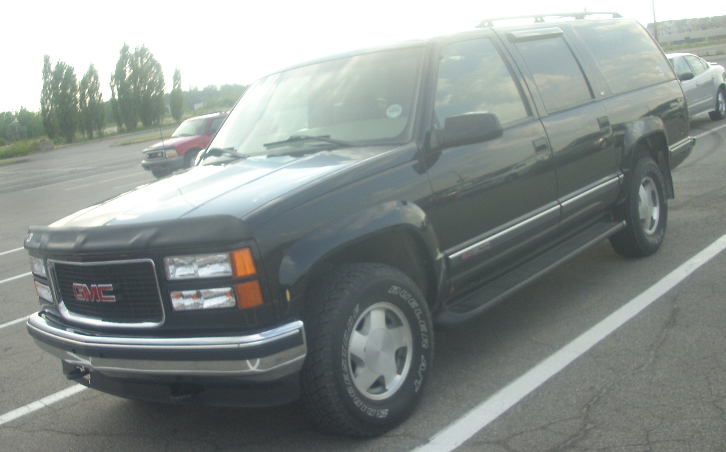 GMC Suburban LES