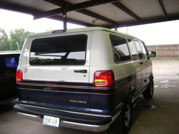 Dodge Ram Van 2500