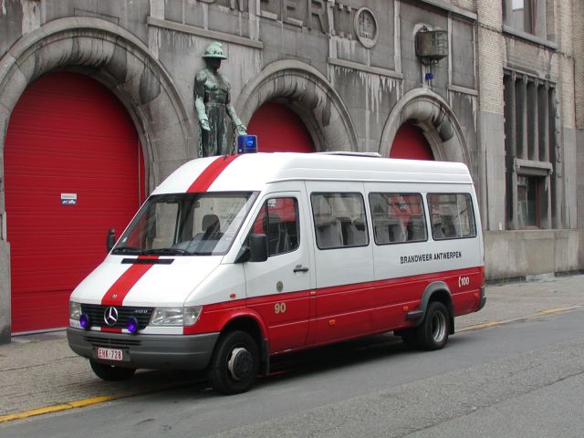 Mercedes-Benz 412 D