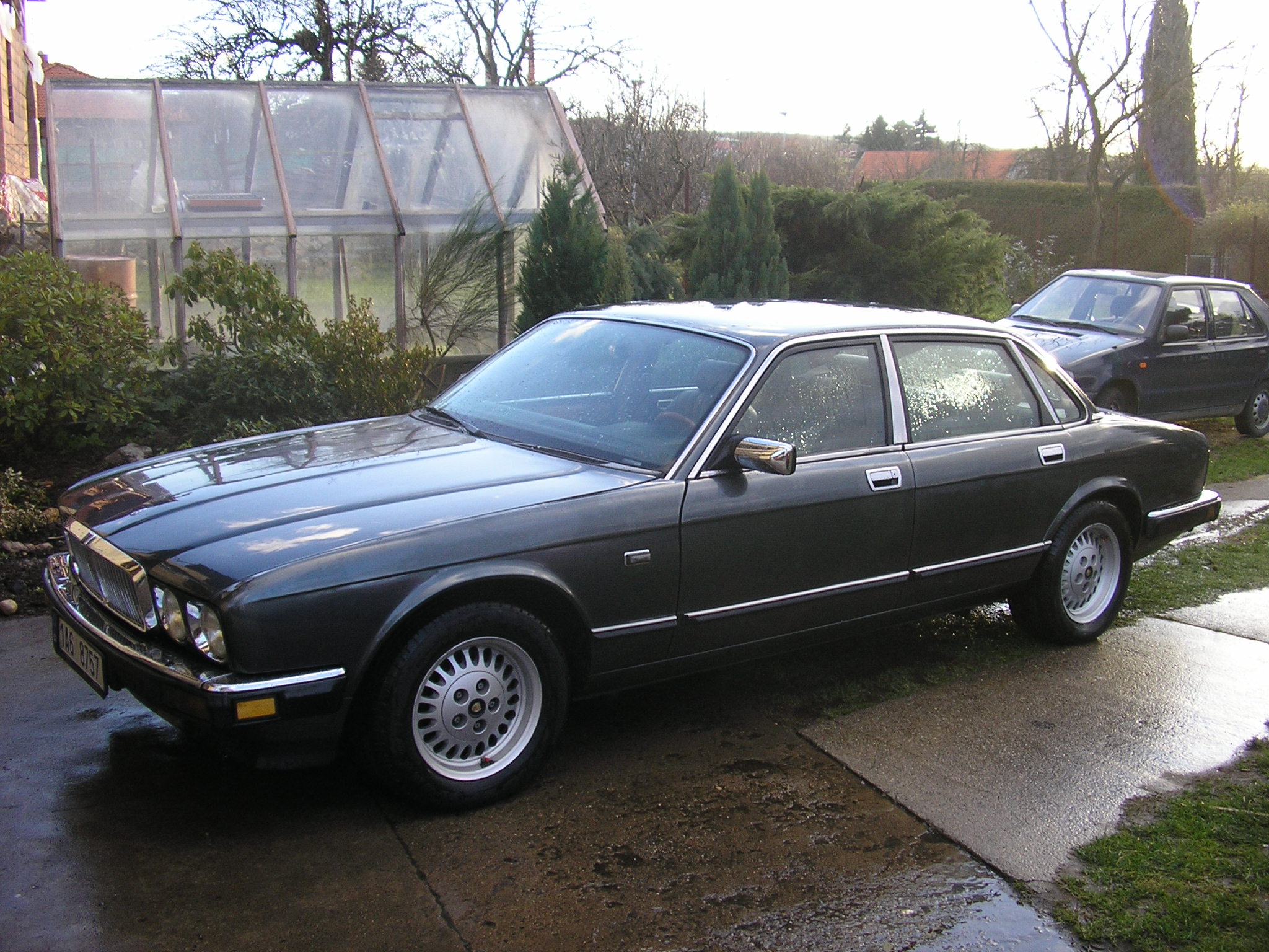 Jaguar XJ40