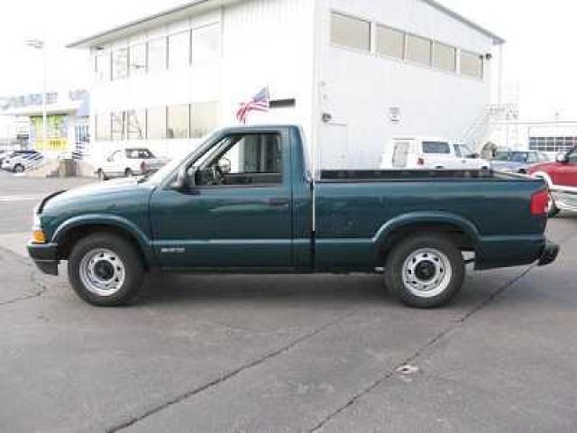 Chevrolet S-10 pickup