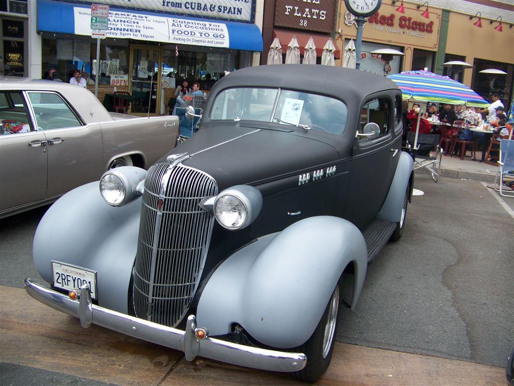 Oldsmobile 5-Passenger coupe