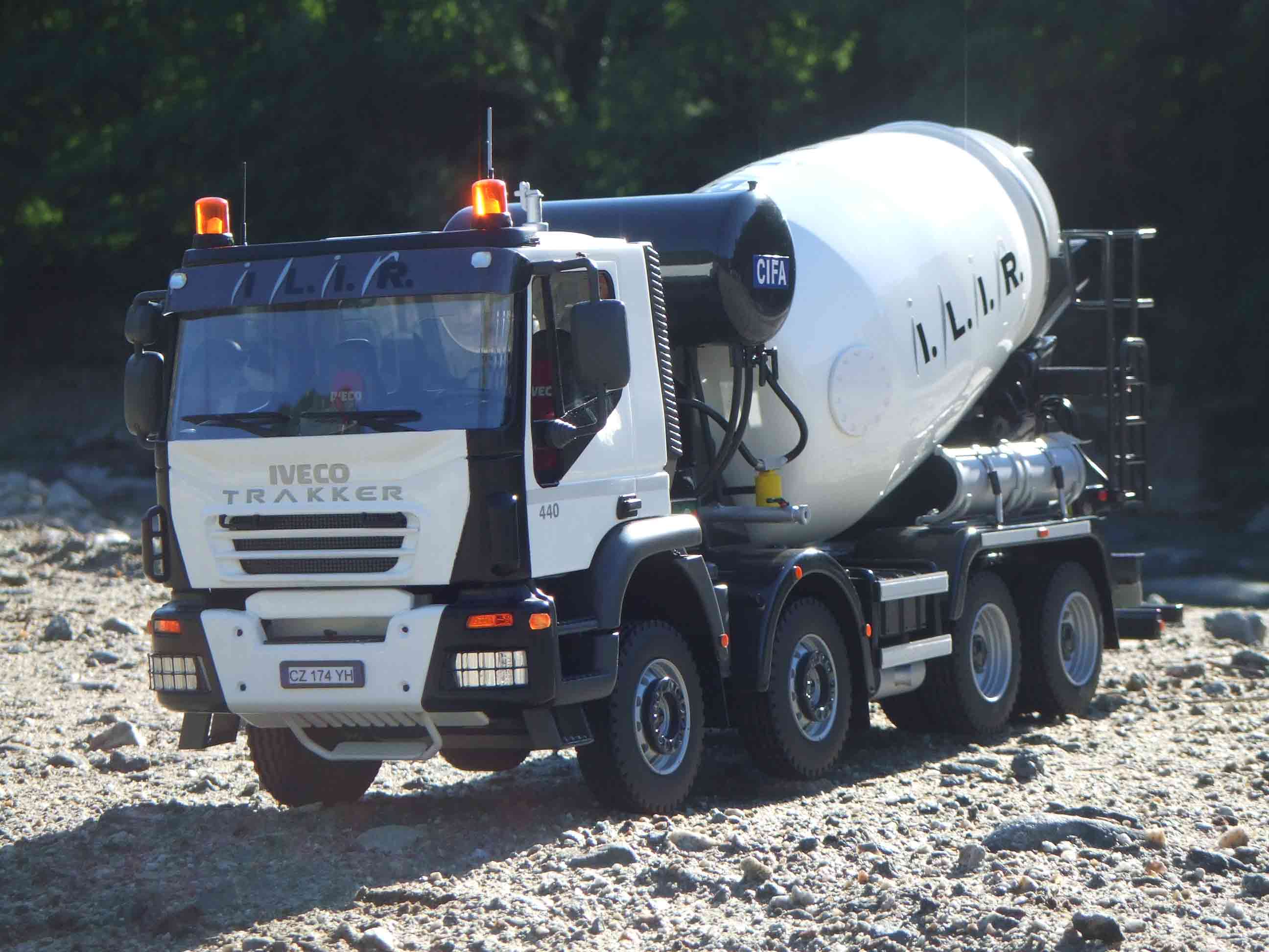 Iveco Trakker 440