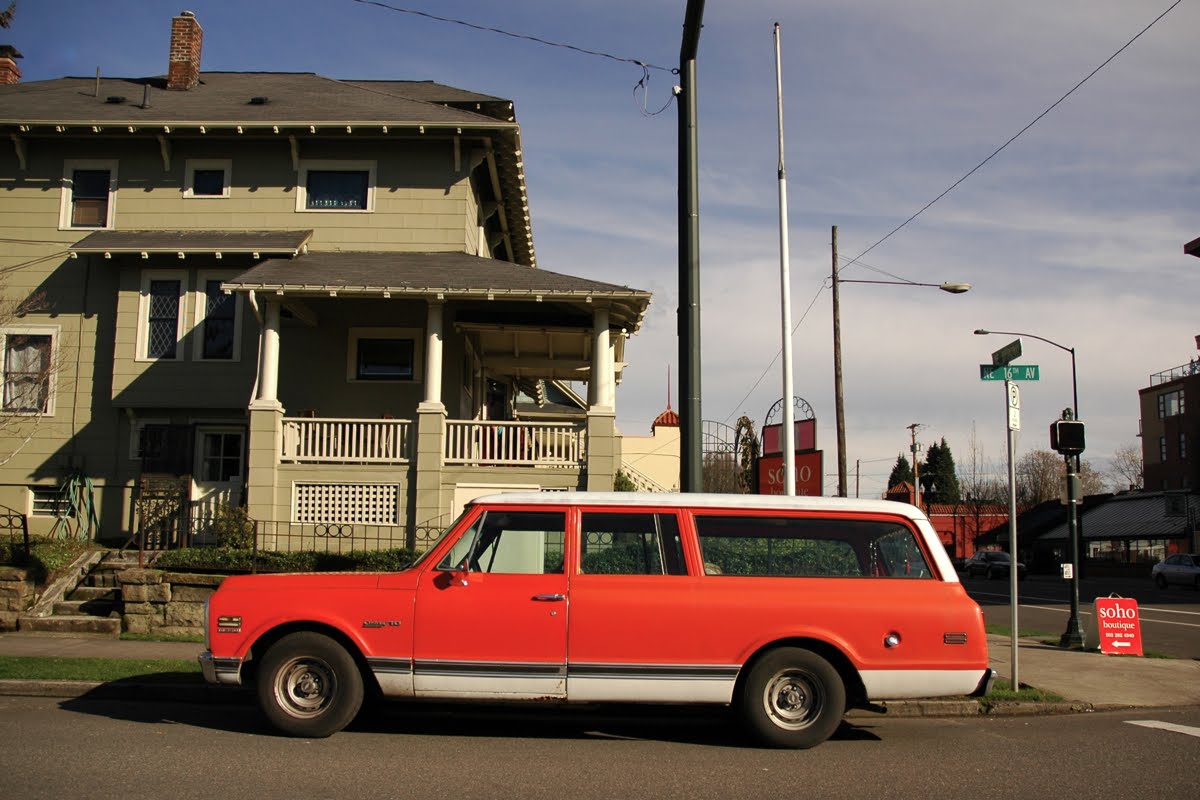 Chevrolet C-10 Custom Suburban