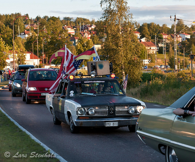 Plymouth Valiant V-100 2dr