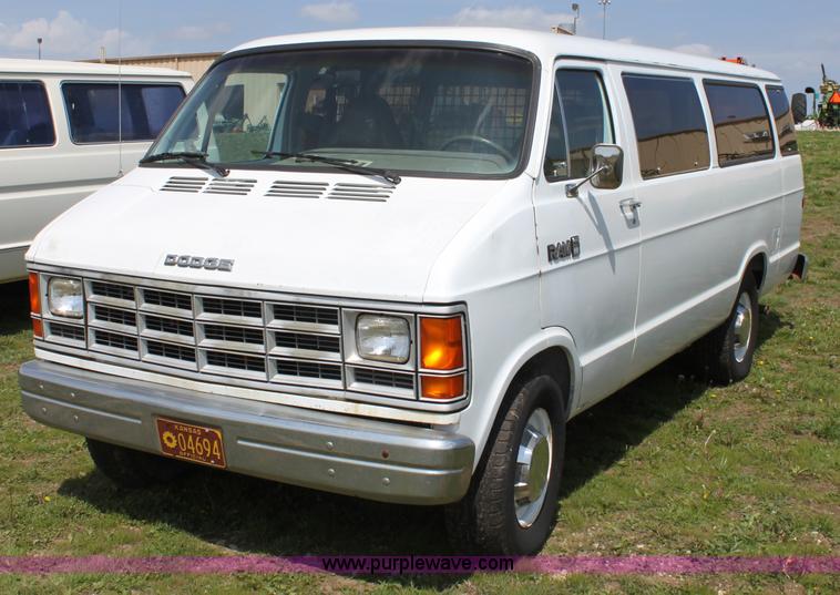 Dodge Ram B 350 Van