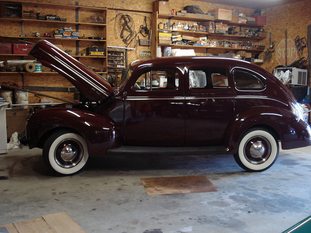 Ford Deluxe 4-door sedan