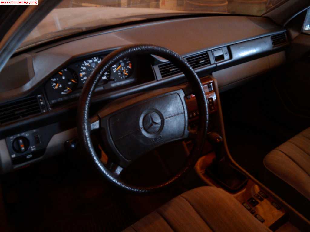 Mercedes-Benz 300 E