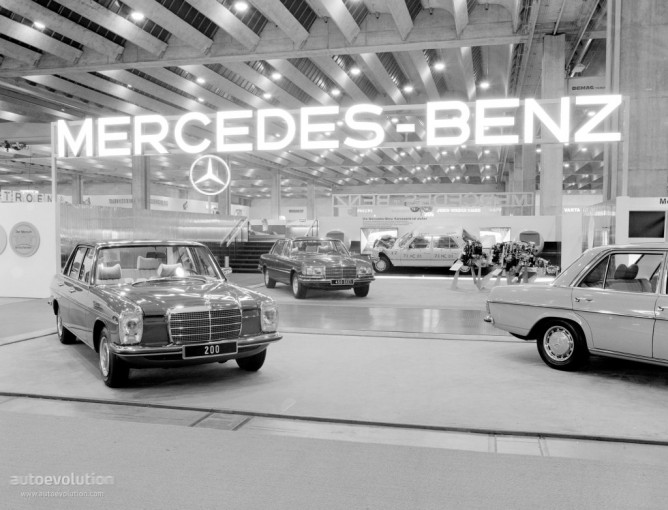 Mercedes-Benz E-klasse W114115