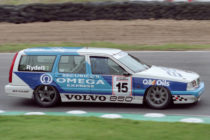 Volvo 145Dl wagon