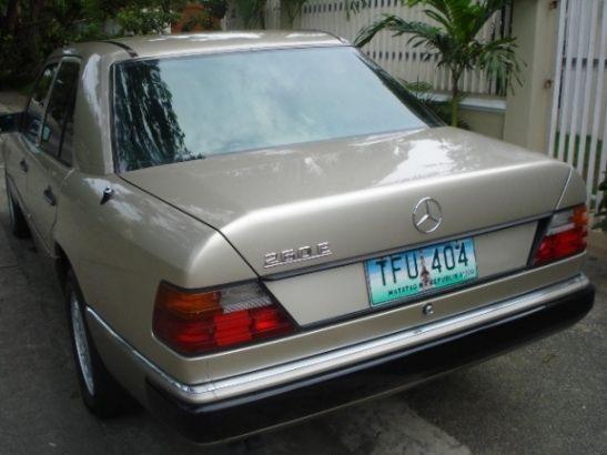 Mercedes-Benz 260E