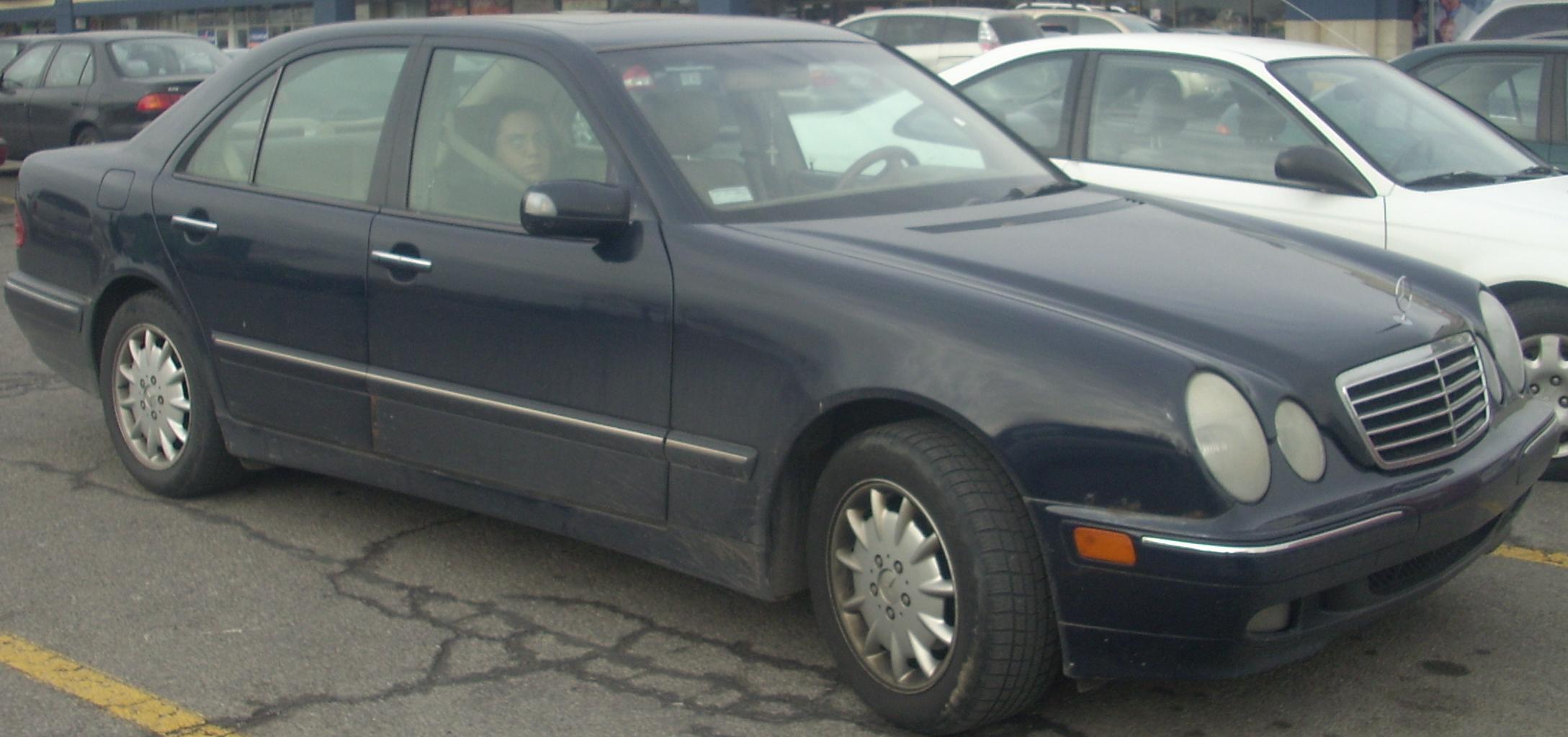 Mercedes-Benz 320 sedan