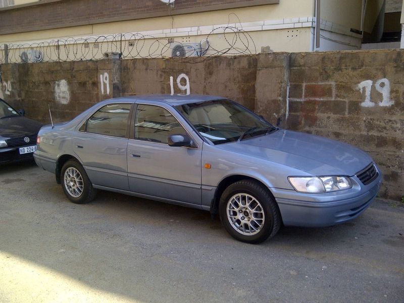 Toyota Camry 220GL