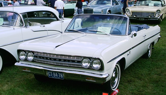 Oldsmobile F-85 Cutlass