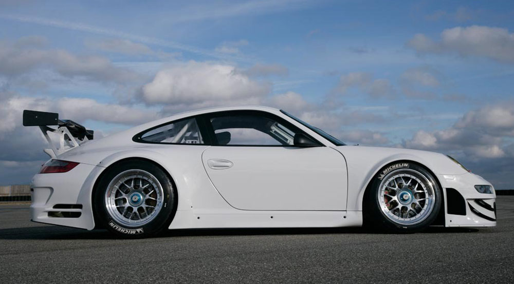 Porsche 911 RSR 28