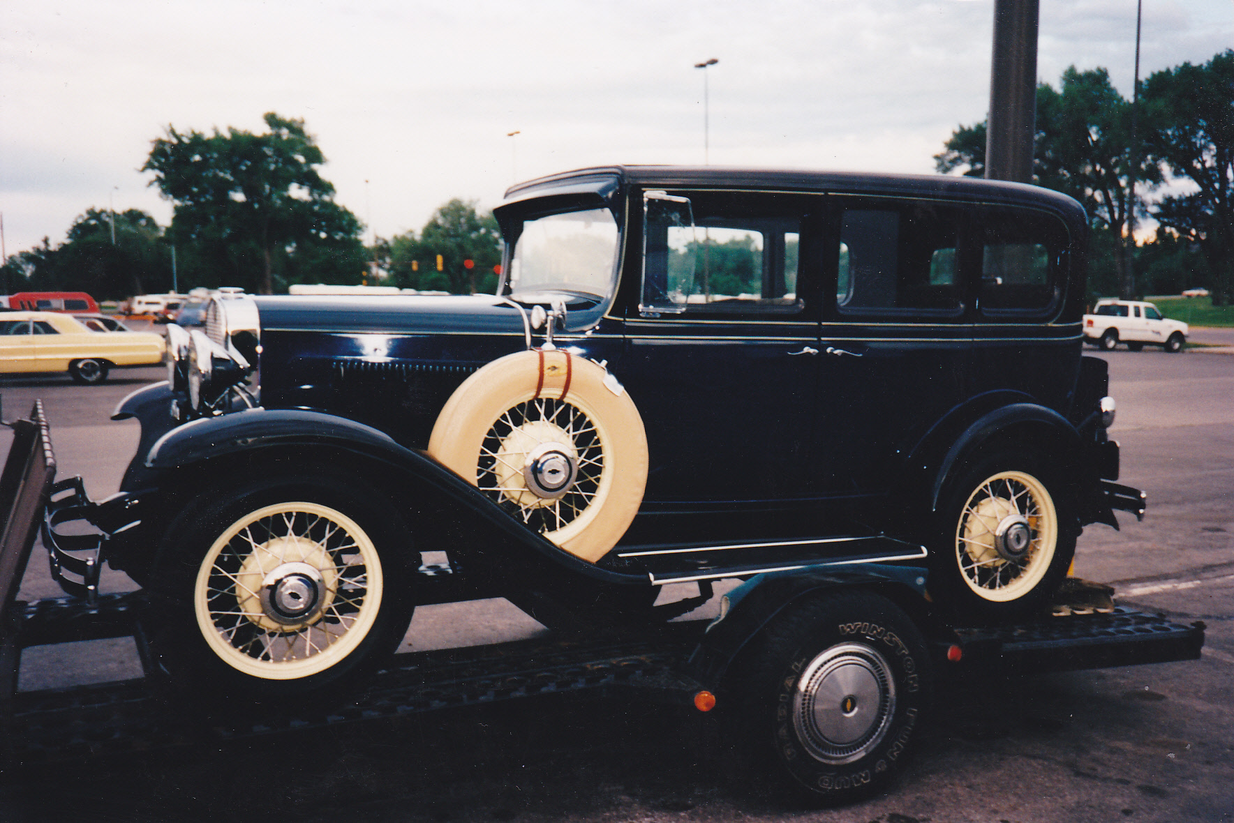 Chevrolet Independence sedan