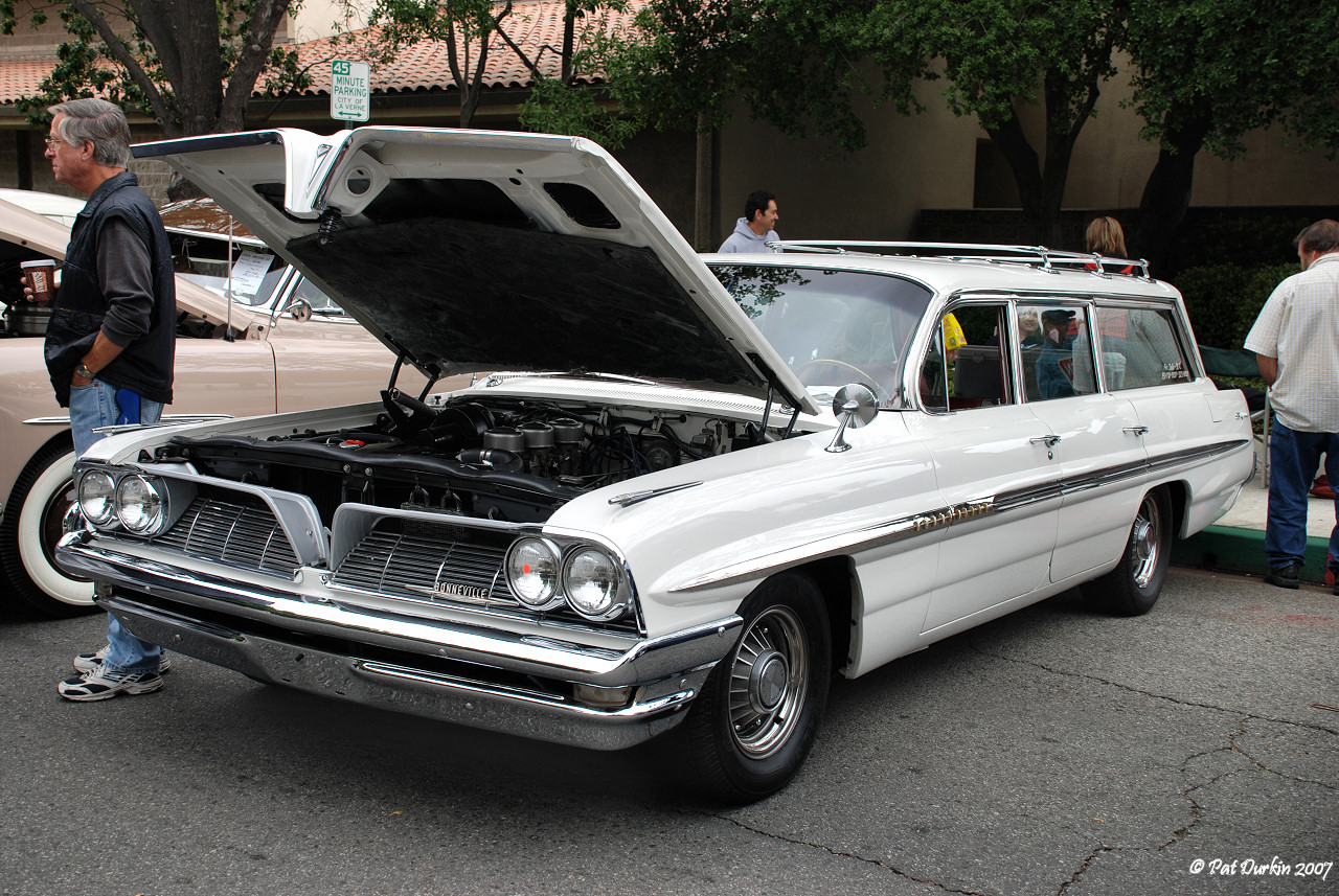 Pontiac Bonneville wagon