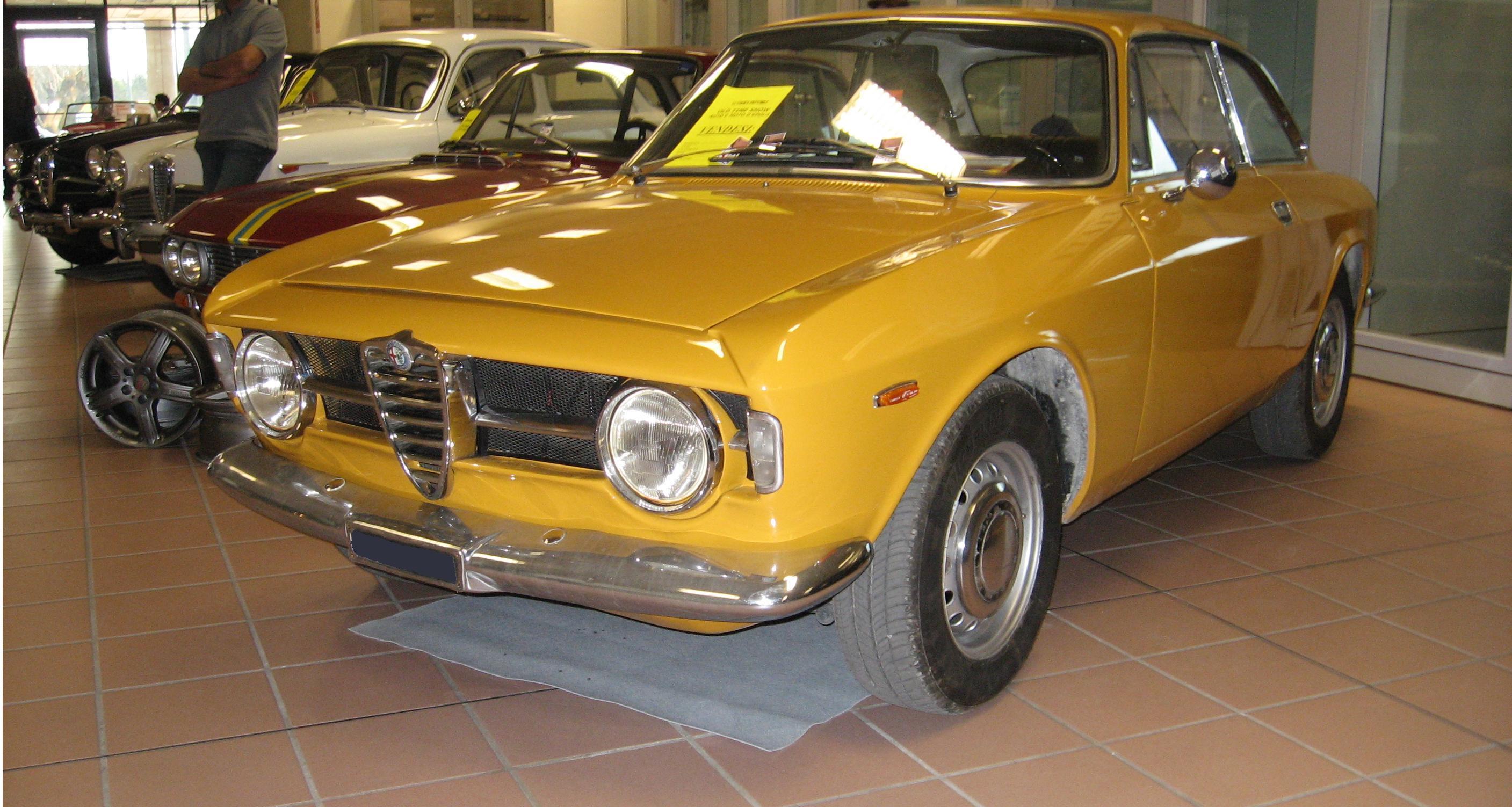 Alfa Romeo Giulia 1300 GT