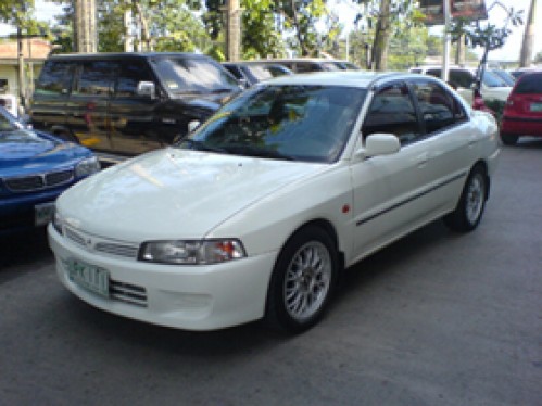 Mitsubishi Lancer 15 GLXi