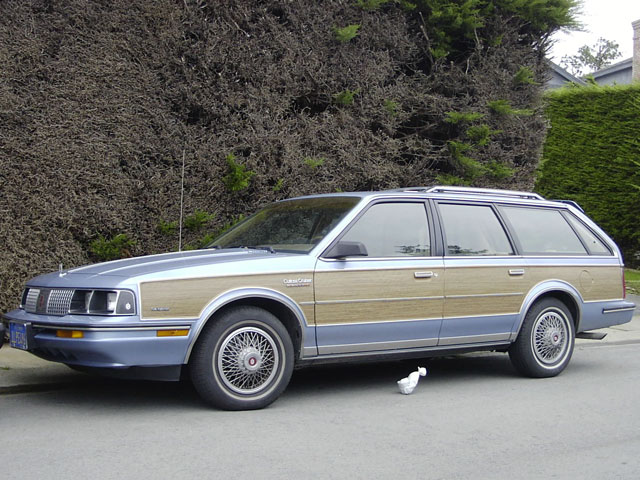 Oldsmobile Cutlass Cruiser wagon