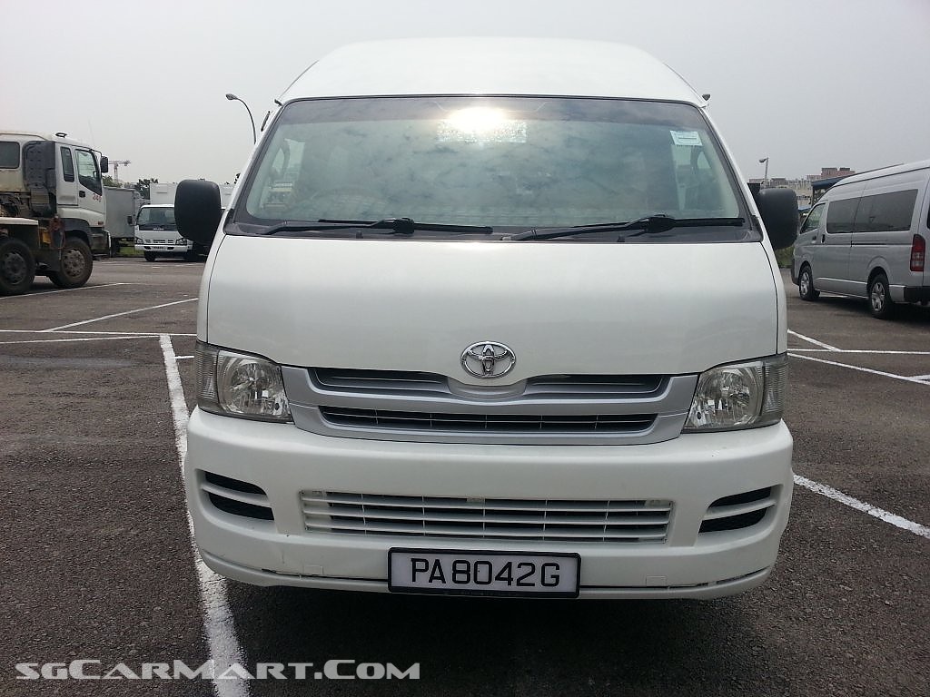 Toyota Hiace Commuter