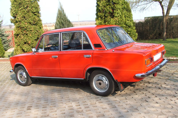 Lada 21011