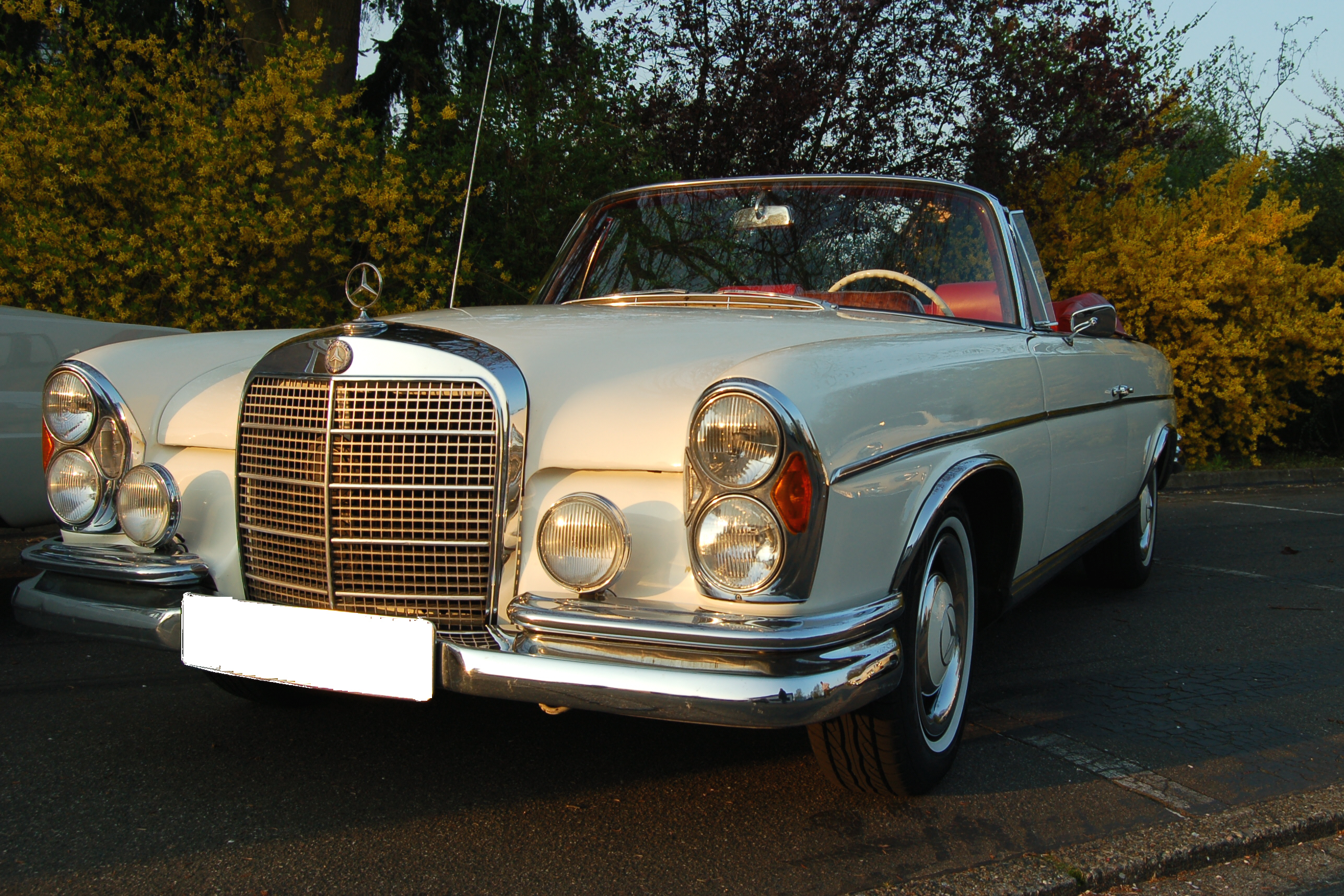 Mercedes-Benz 280 SE Cabriolet