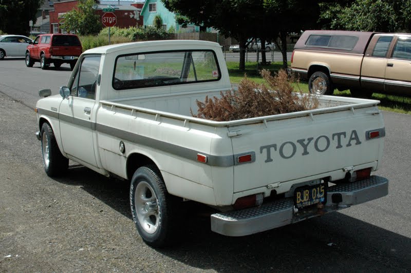 Toyota Hilux 1600 Crew Cab