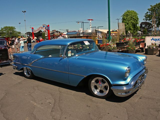 Oldsmobile Holiday 88