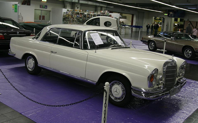 Mercedes-Benz 220 SE B