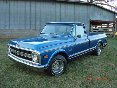 Chevrolet C-10 Apache pickup