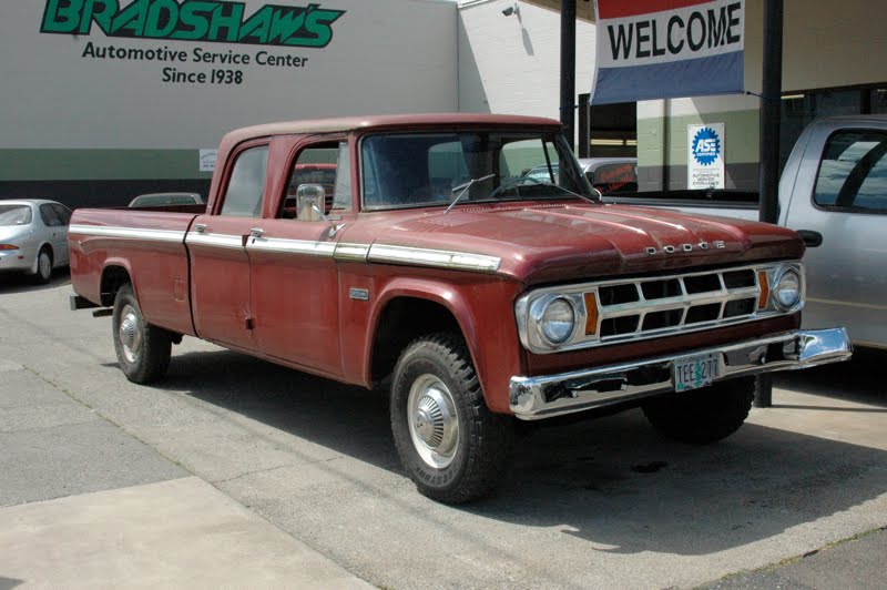 Dodge D 200