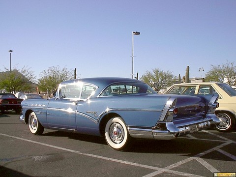 Buick Roadmaster 75 4dr HT