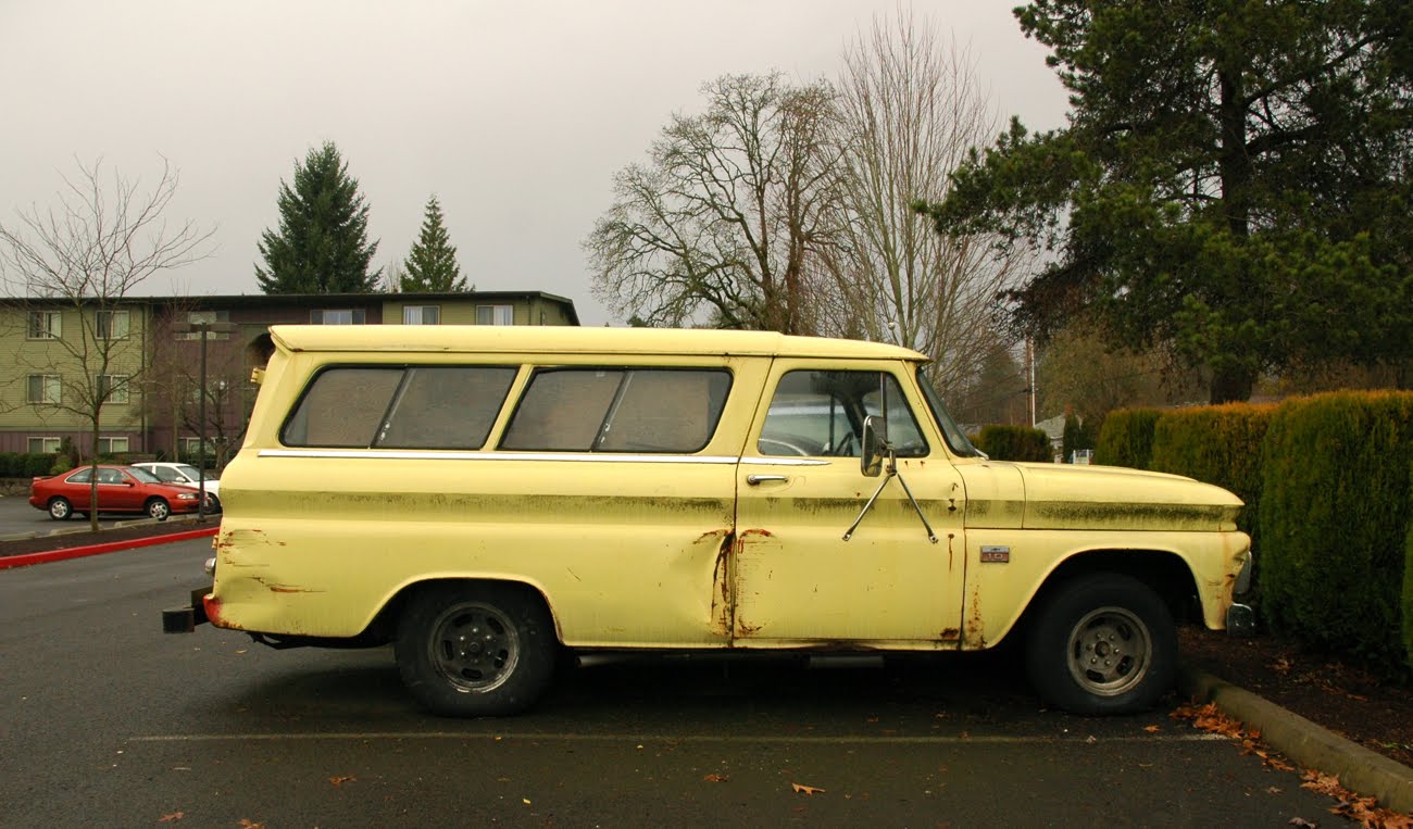 Chevrolet Suburban 8-door