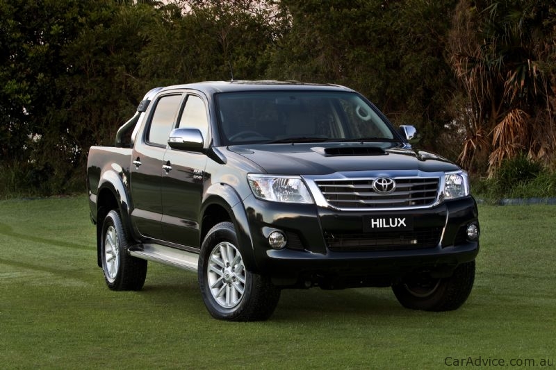 Toyota Hilux DLX 24 4WD Crew