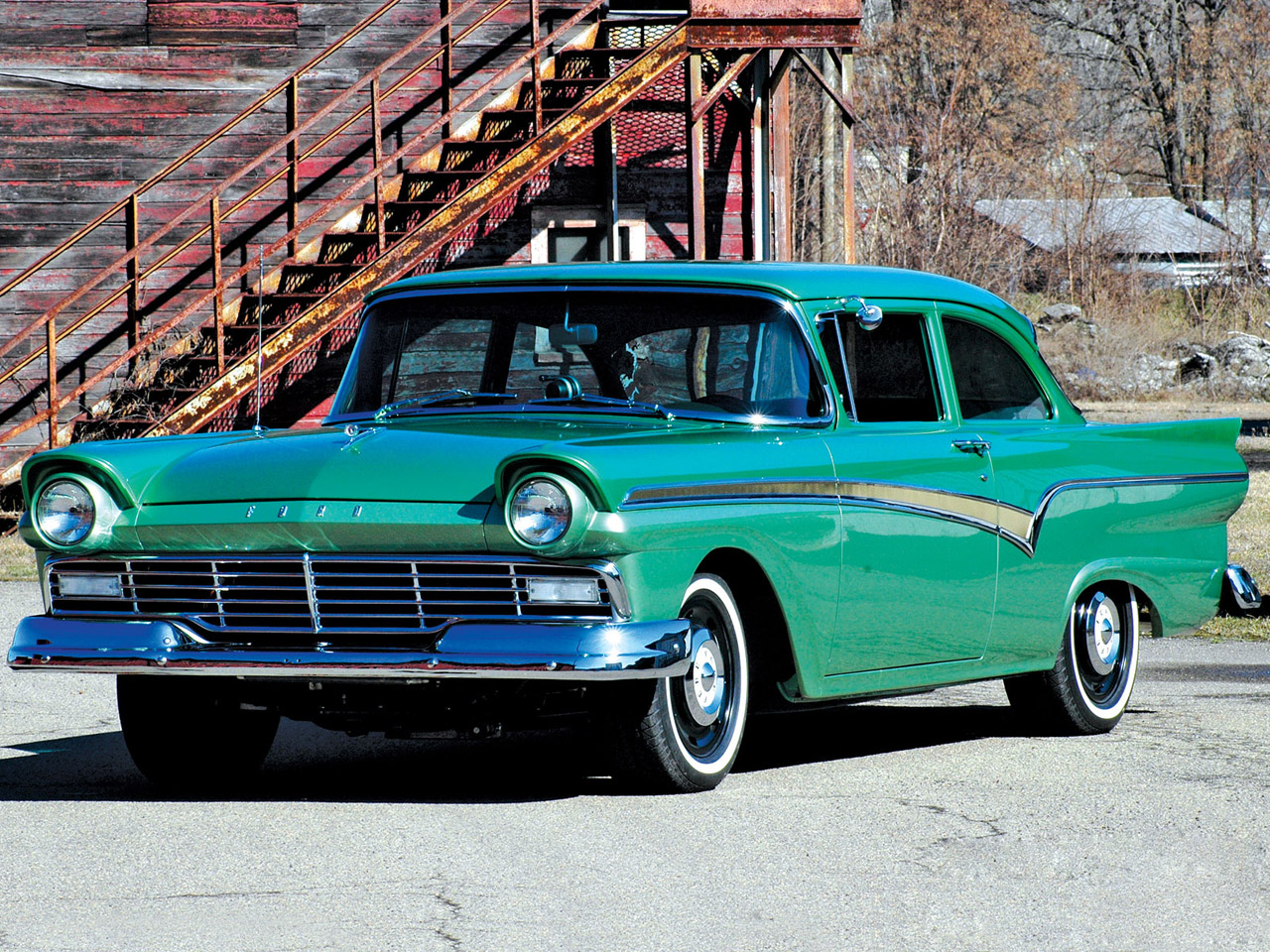 Ford Custom 300 sedan