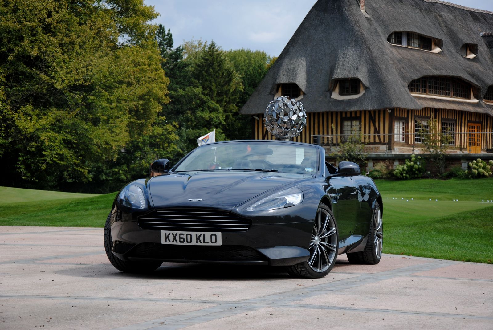 Aston Martin Virage Volante